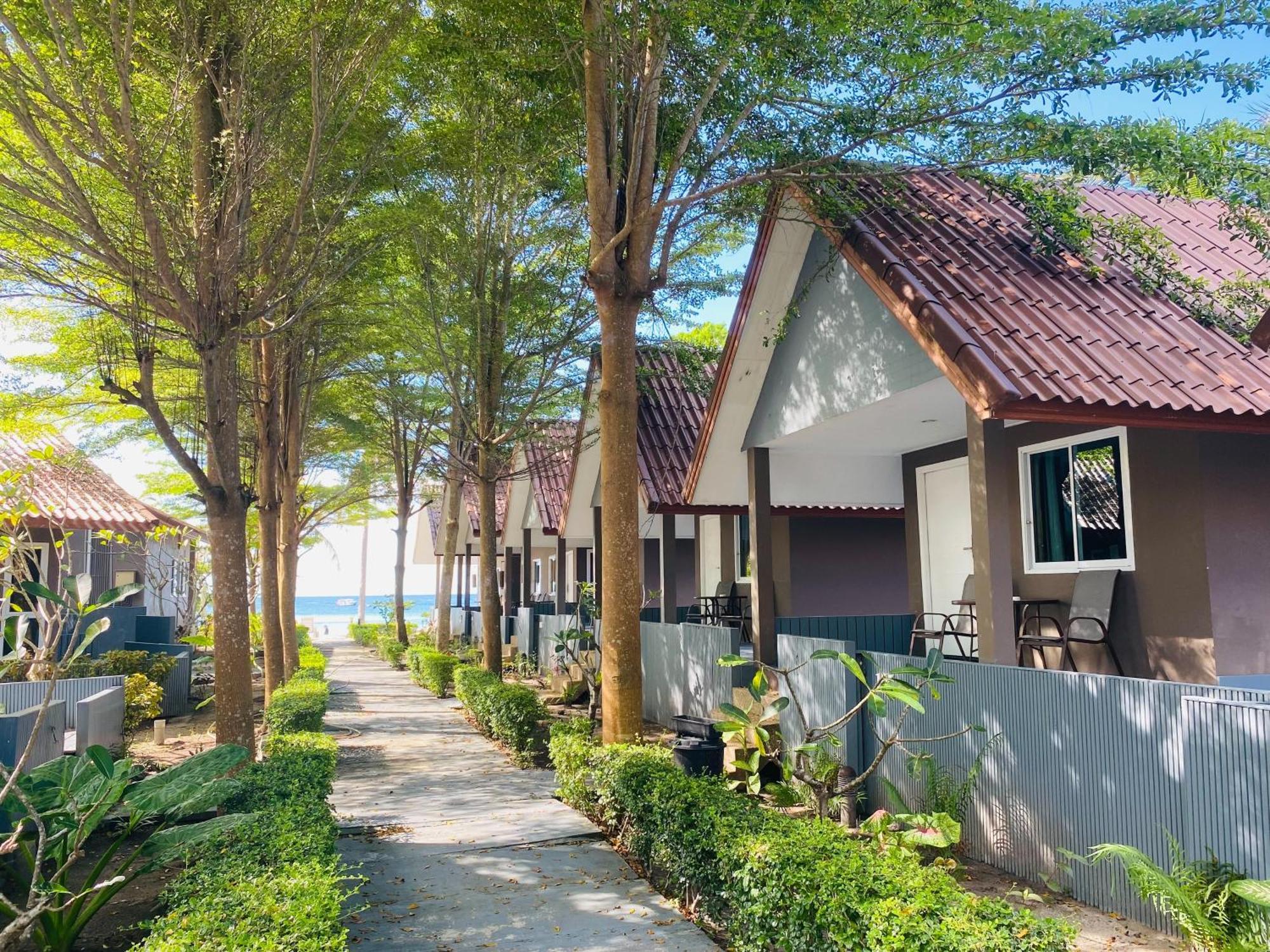 Bella Vista Beach Resort Koh Lipe Exterior foto