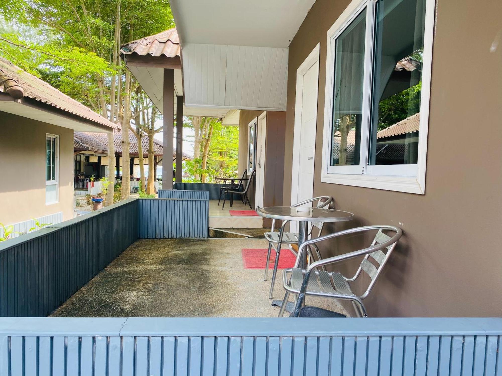 Bella Vista Beach Resort Koh Lipe Exterior foto