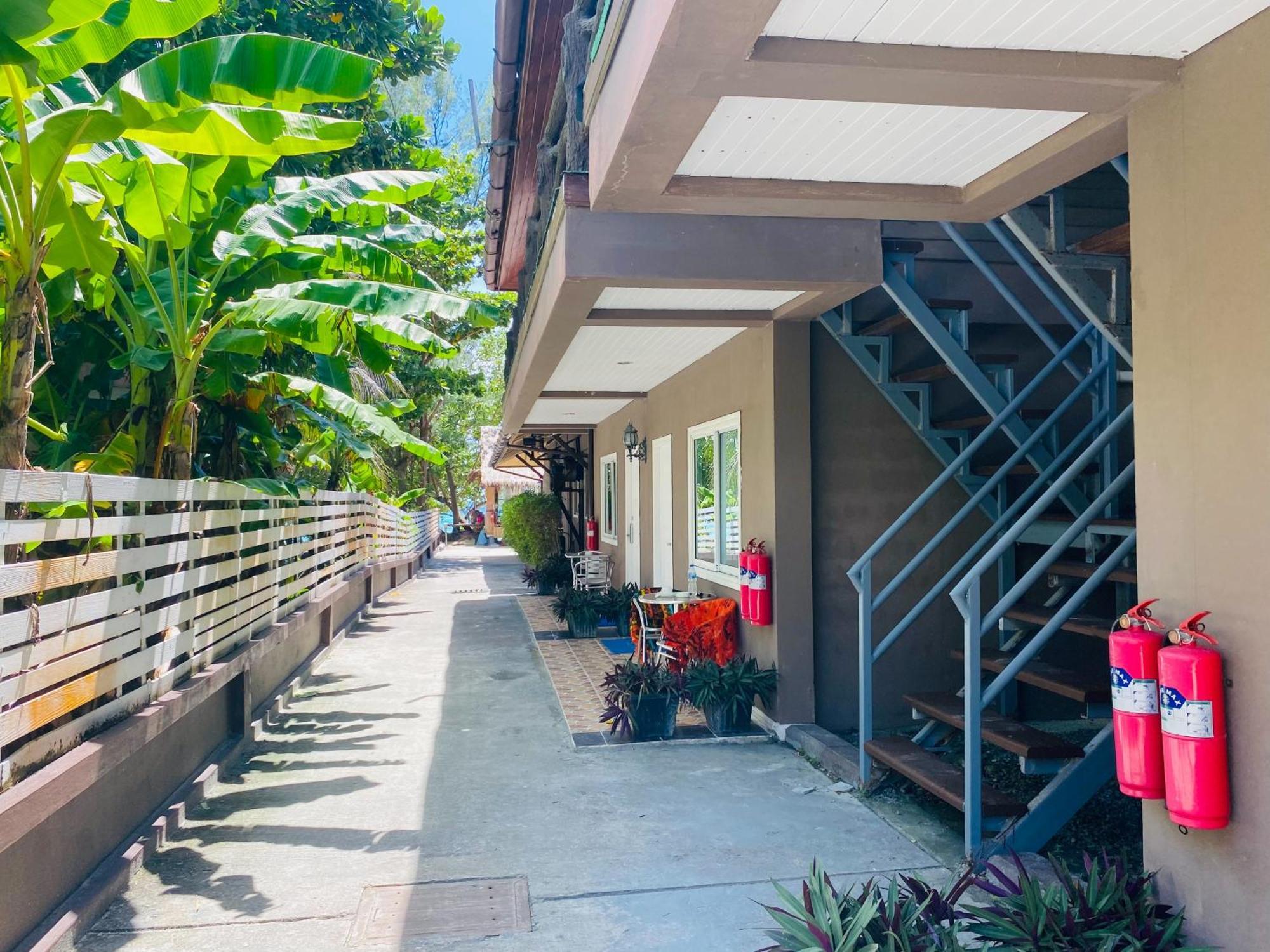 Bella Vista Beach Resort Koh Lipe Exterior foto